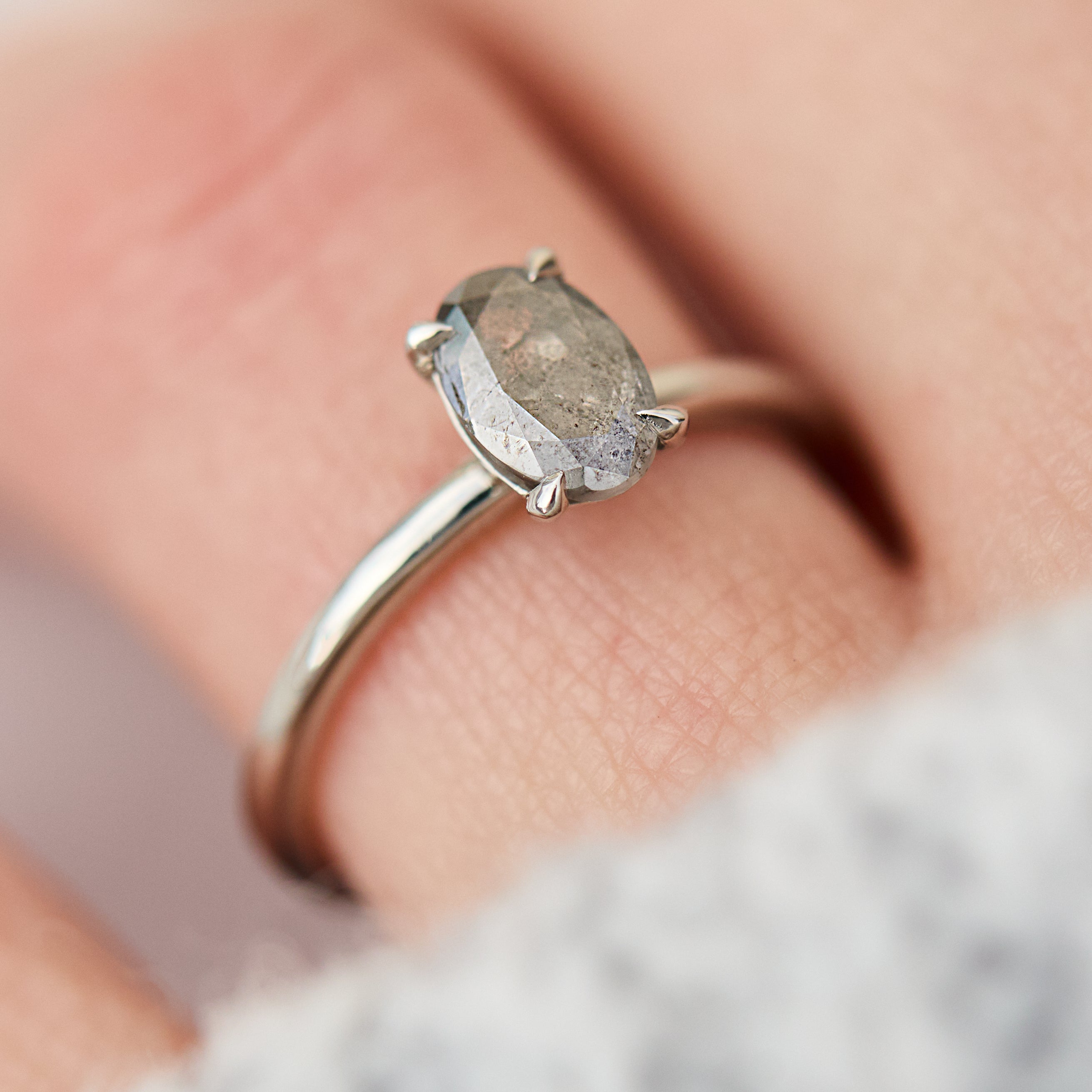 0.90ct Oval Shape Diamond Engagement Ring