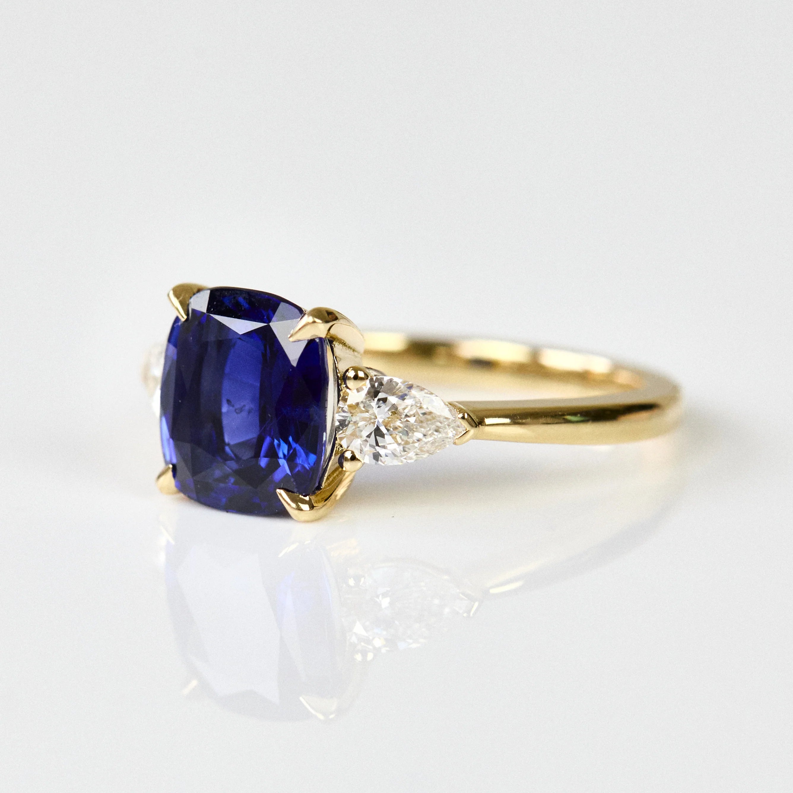 sri lankan sapphire yellow gold engagement ring