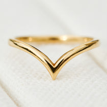 v shaped yellow gold wedding band
