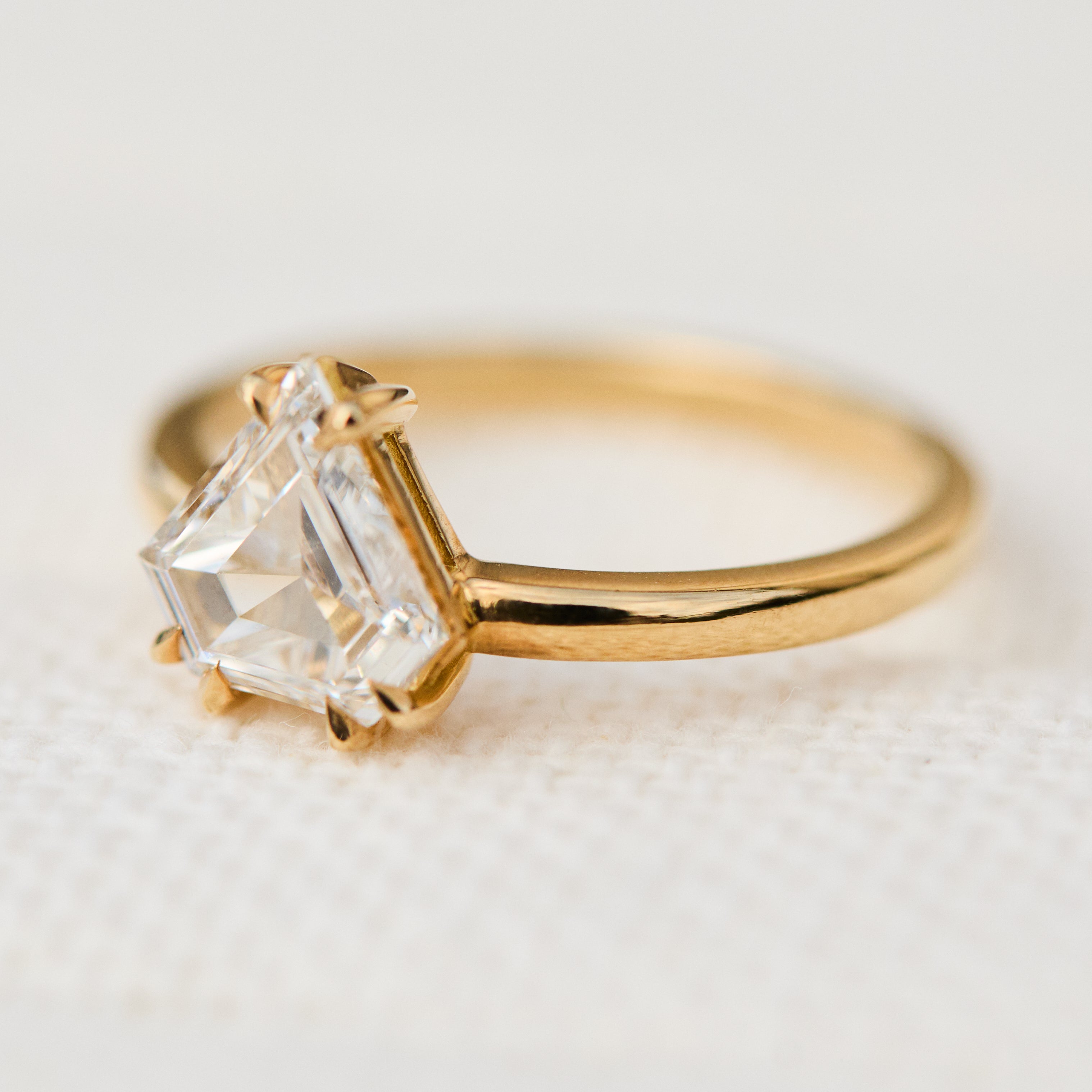 Lab grown diamond ring uk