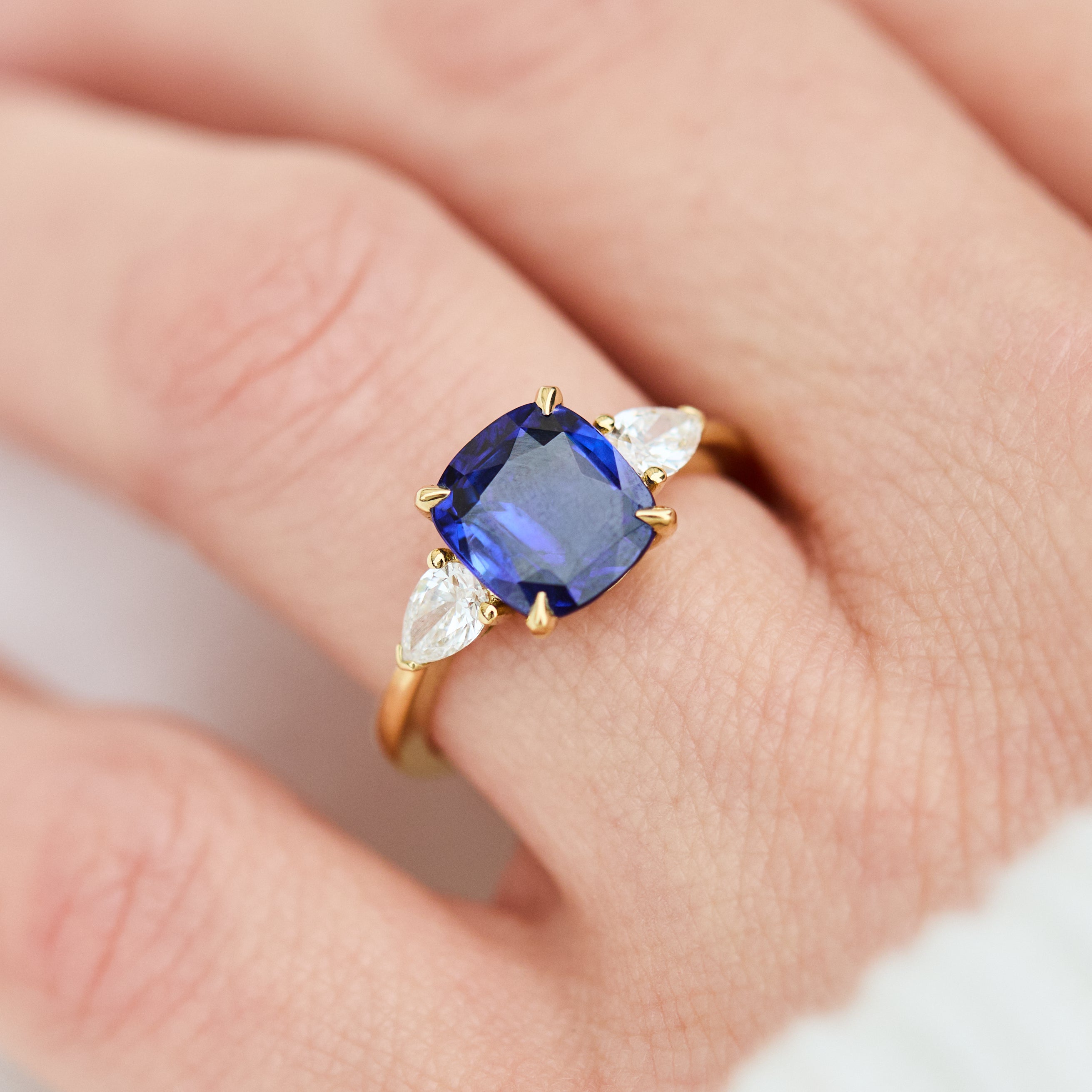 Sapphire engagement rings uk 