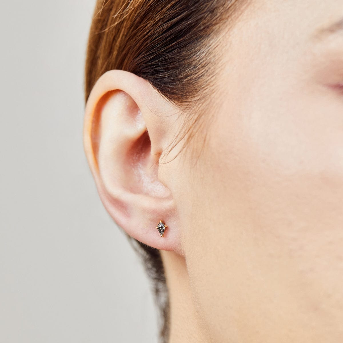 0.18ct salt & pepper kite-shaped diamonds set in 18ct yellow gold stud earrings.