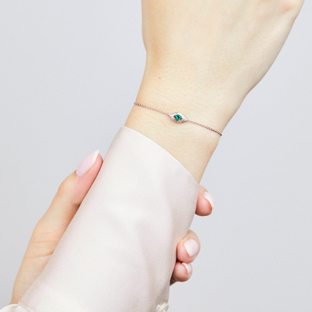Green sapphire evil eye bracelet with diamonds in 18ct white gold.